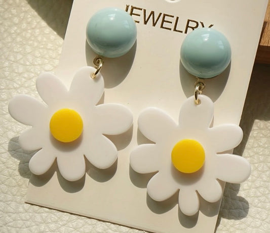 White Daisy Flower Dangle Earrings